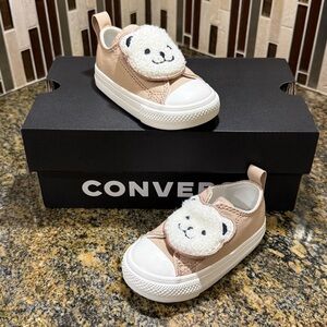NEW Converse Chuck Taylor All Star Toddler Sherpa Bear Shoes Infant Size 4